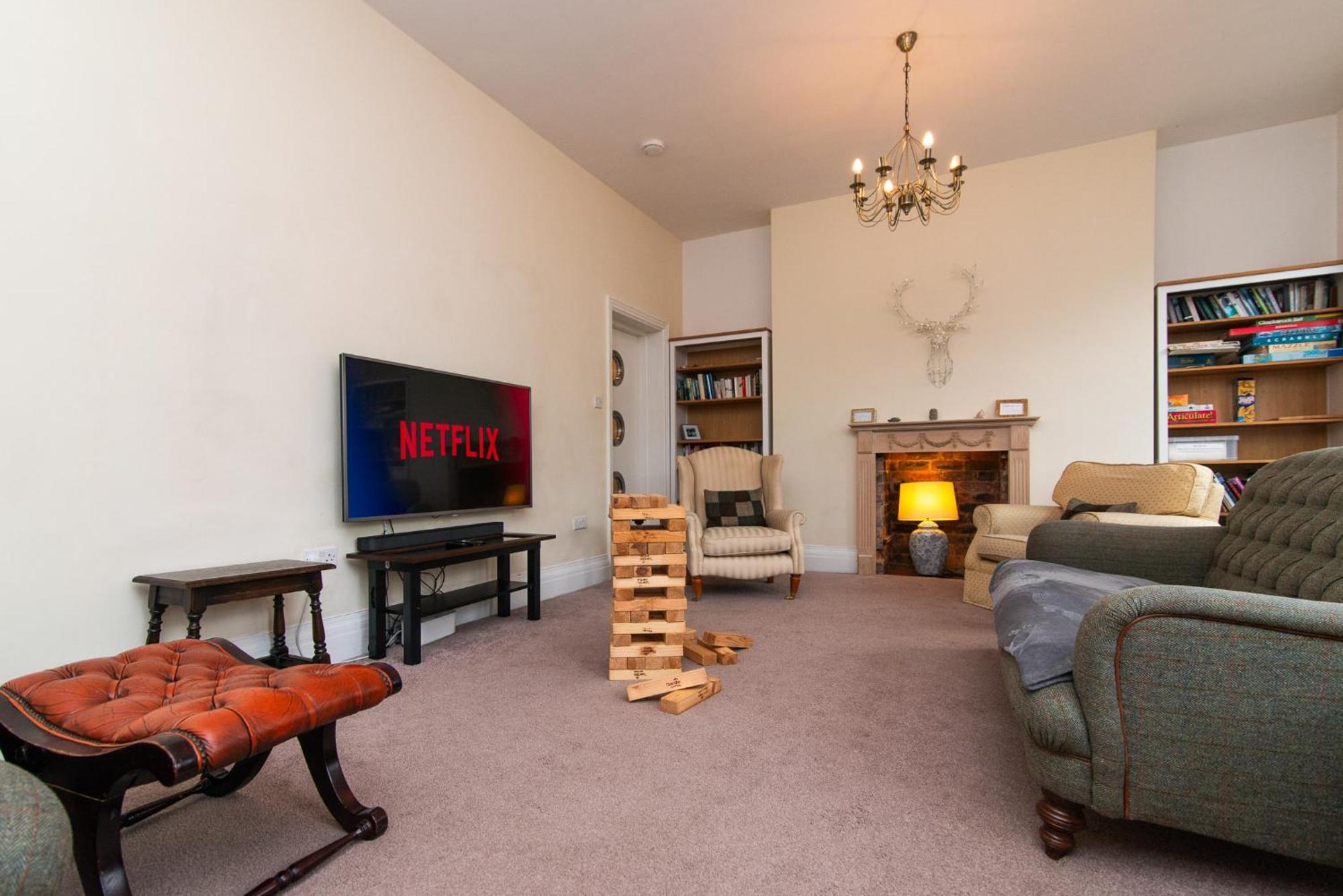 Spacious Retreat With River Views Near Peak District Matlock  Exterior foto